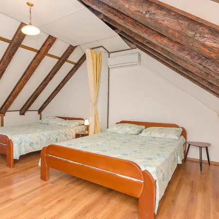 Islandbreeze Apartman *