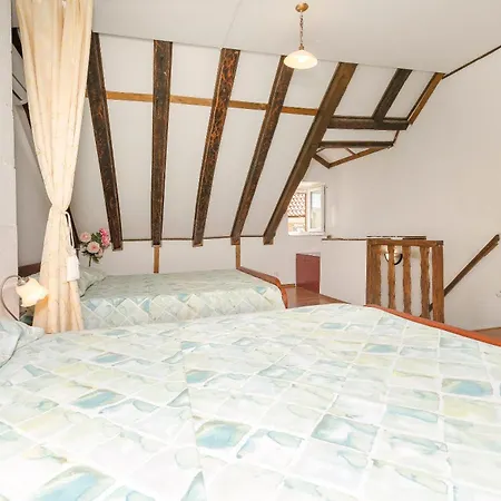 Islandbreeze Apartman *