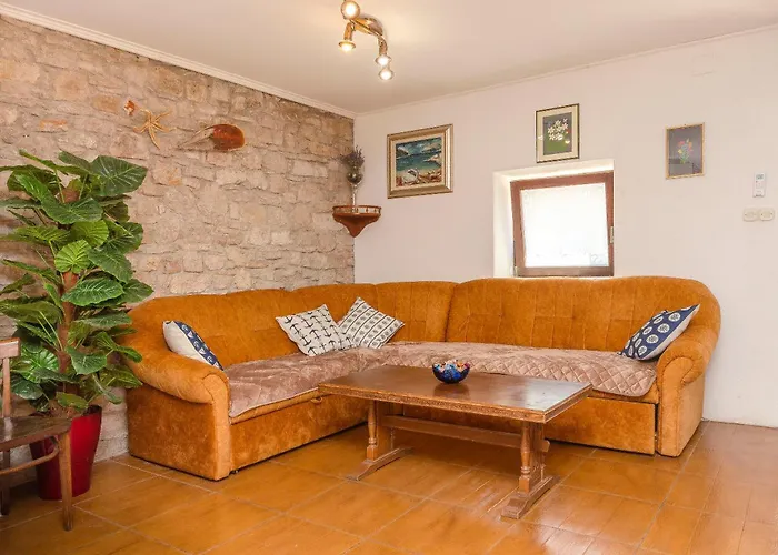 Islandbreeze Apartment